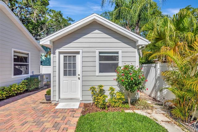 3113 W OAKELLAR AVENUE, Tampa, FL 33611