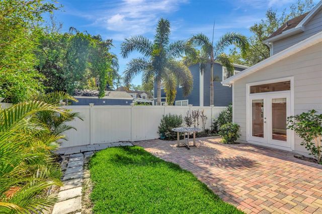 3113 W OAKELLAR AVENUE, Tampa, FL 33611