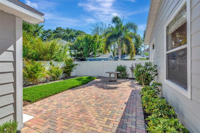 3113 W OAKELLAR AVENUE, Tampa, FL 33611