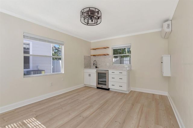 3113 W OAKELLAR AVENUE, Tampa, FL 33611