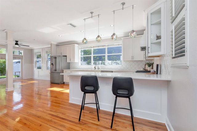 3113 W OAKELLAR AVENUE, Tampa, FL 33611