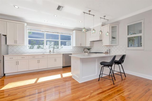 3113 W OAKELLAR AVENUE, Tampa, FL 33611