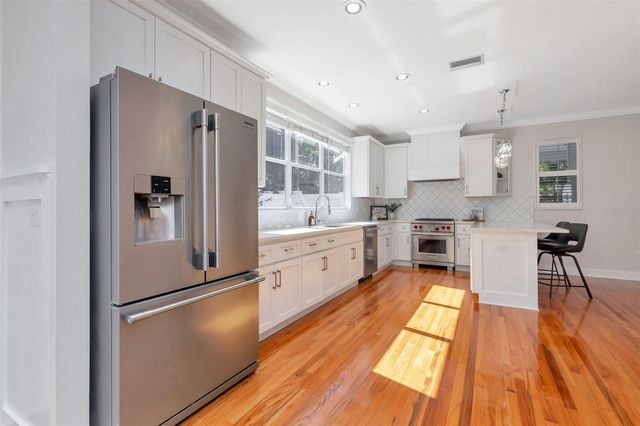 3113 W OAKELLAR AVENUE, Tampa, FL 33611