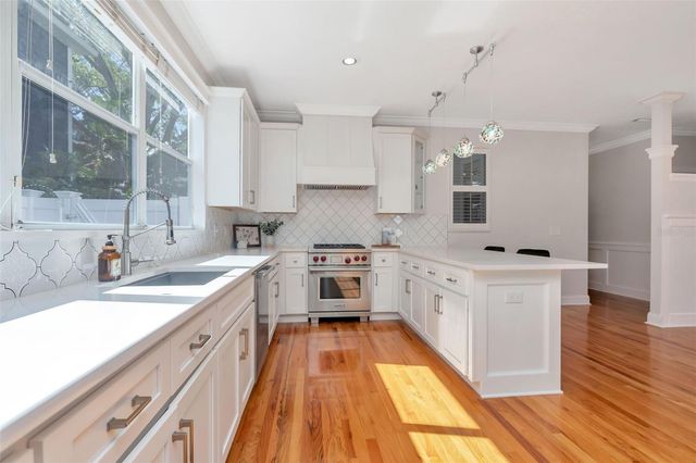 3113 W OAKELLAR AVENUE, Tampa, FL 33611