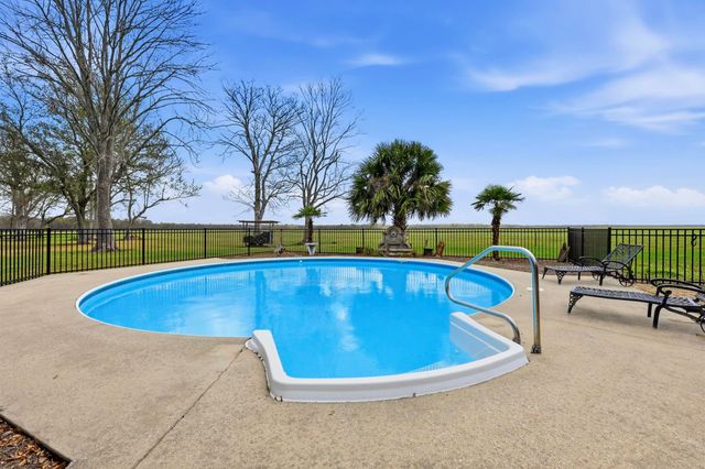 250 Rue De Beauville, Napoleonville, LA 70390