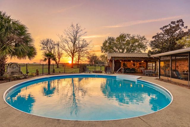 250 Rue De Beauville, Napoleonville, LA 70390