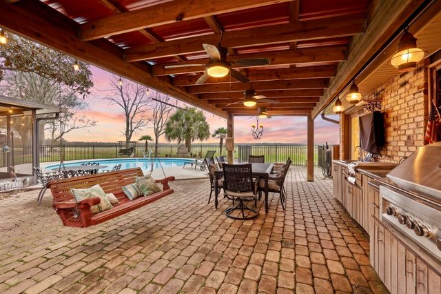 250 Rue De Beauville, Napoleonville, LA 70390