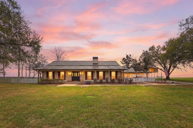 250 Rue De Beauville, Napoleonville, LA 70390