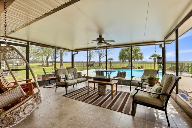 250 Rue De Beauville, Napoleonville, LA 70390