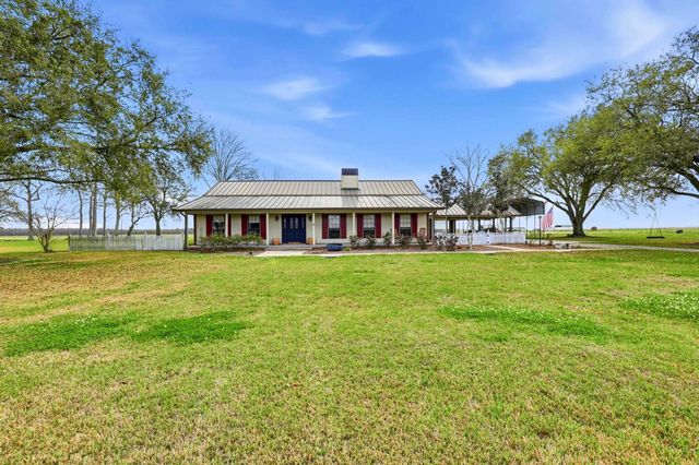 250 Rue De Beauville, Napoleonville, LA 70390