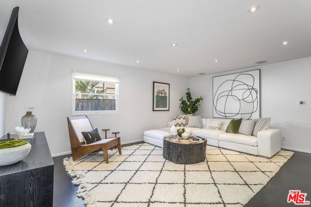 3001 Grand Canal, Venice, CA 90291