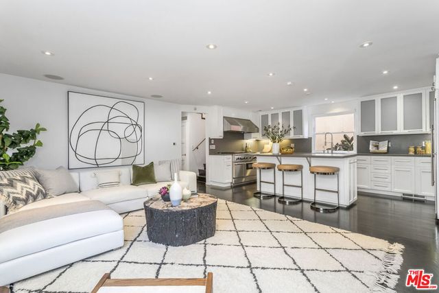 3001 Grand Canal, Venice, CA 90291