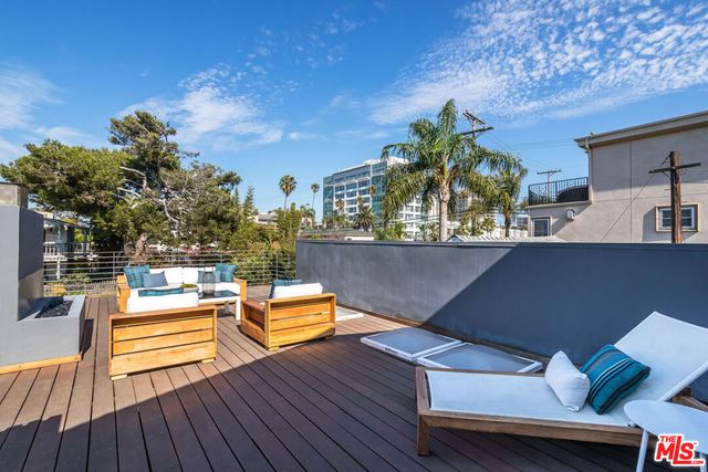 3001 Grand Canal, Venice, CA 90291
