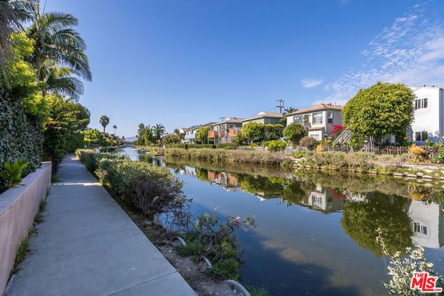 3001 Grand Canal, Venice, CA 90291