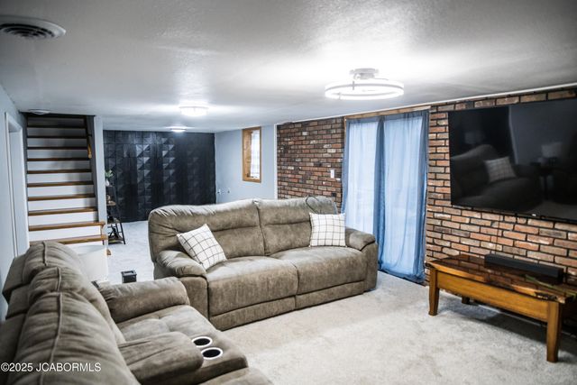 223 TOMAHAWK ROAD, Jefferson City, MO 65109