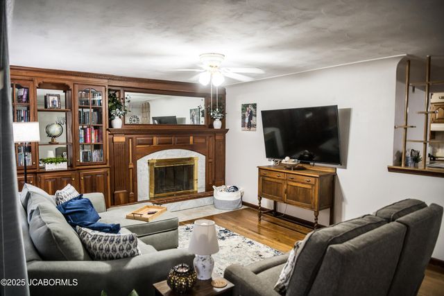 223 TOMAHAWK ROAD, Jefferson City, MO 65109