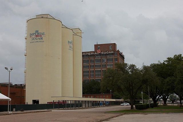 63 Silent Circle Drive, Sugar Land, TX 77498