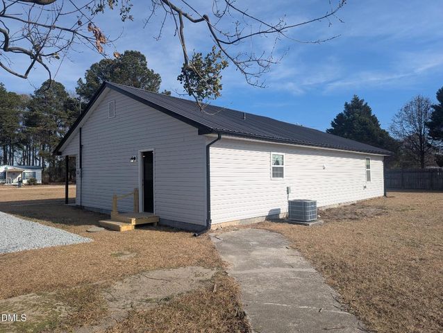 60 Stone Place Road, Dunn, NC 28334