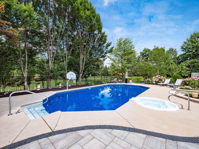 8959 Filiz Lane, Powell, OH 43065