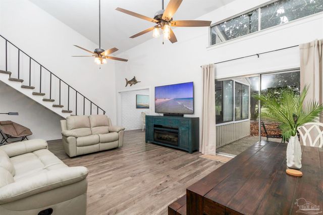 4848 Huron Dr, Pensacola, FL 32507