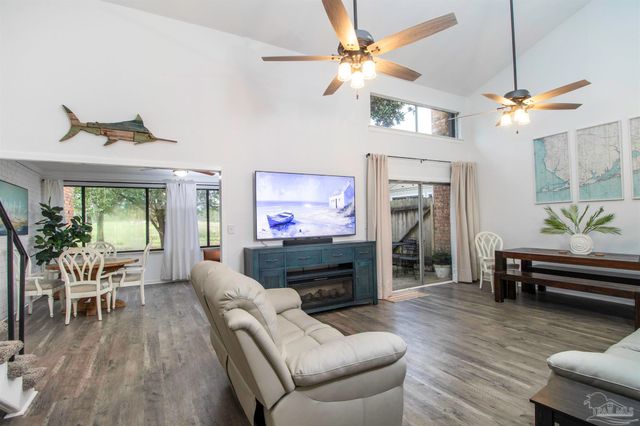 4848 Huron Dr, Pensacola, FL 32507