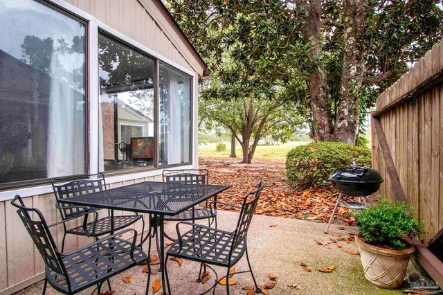 4848 Huron Dr, Pensacola, FL 32507