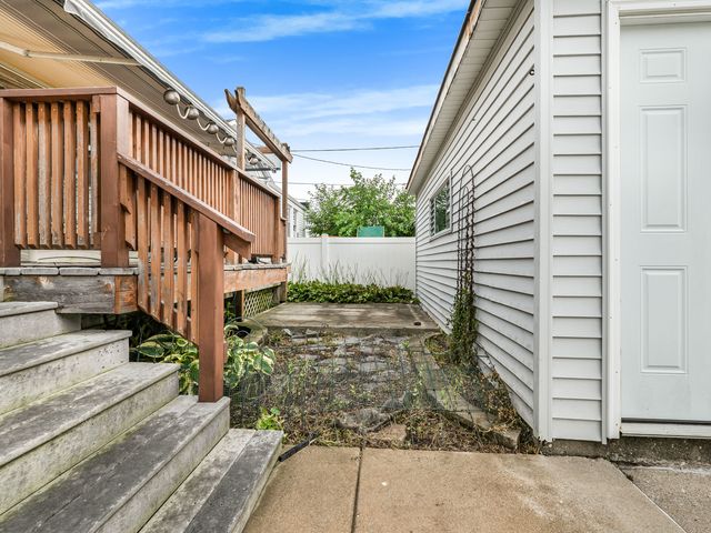 6118 W Grace Street, Chicago, IL 60634