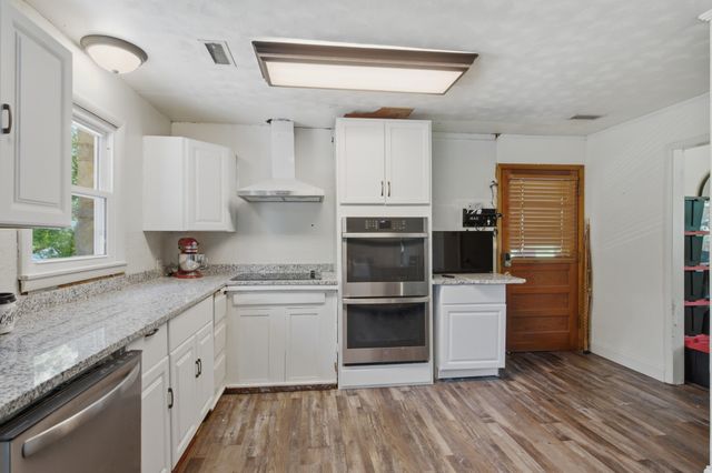 215 Wallace Dr, Fayetteville, TN 37334