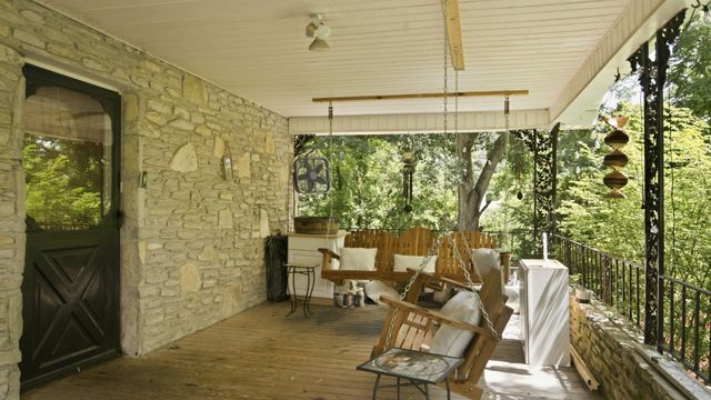 215 Wallace Dr, Fayetteville, TN 37334
