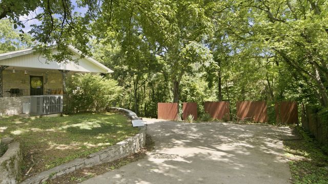 215 Wallace Dr, Fayetteville, TN 37334
