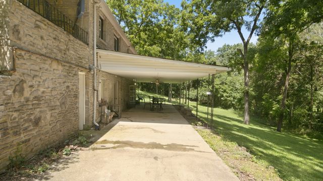 215 Wallace Dr, Fayetteville, TN 37334