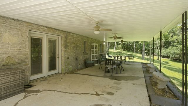 215 Wallace Dr, Fayetteville, TN 37334