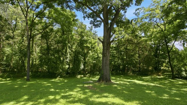 215 Wallace Dr, Fayetteville, TN 37334