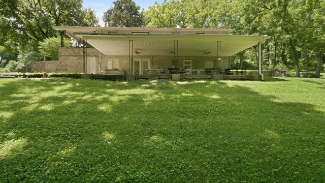 215 Wallace Dr, Fayetteville, TN 37334