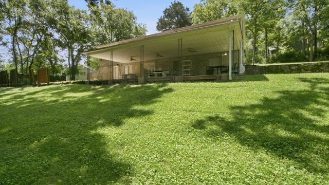 215 Wallace Dr, Fayetteville, TN 37334