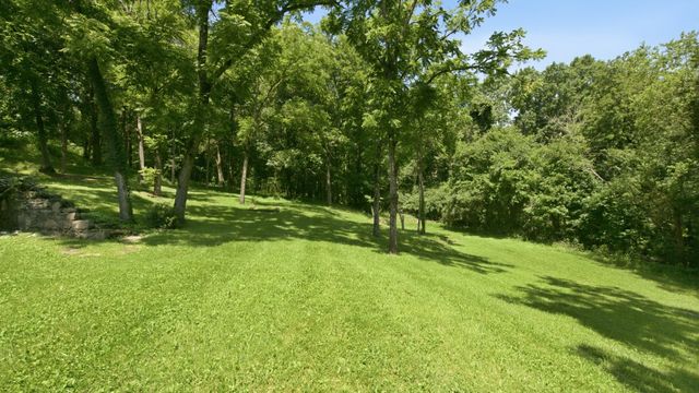 215 Wallace Dr, Fayetteville, TN 37334