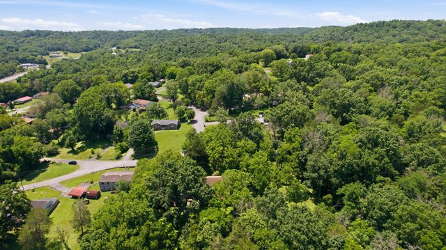 215 Wallace Dr, Fayetteville, TN 37334