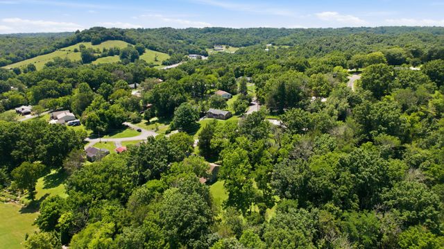 215 Wallace Dr, Fayetteville, TN 37334