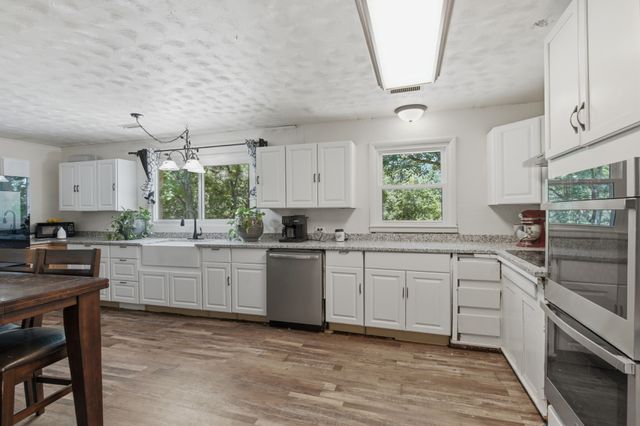 215 Wallace Dr, Fayetteville, TN 37334