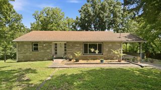 215 Wallace Dr, Fayetteville, TN 37334