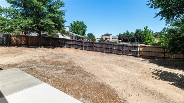 2108 Quail Ct, Valley Springs, CA 95252