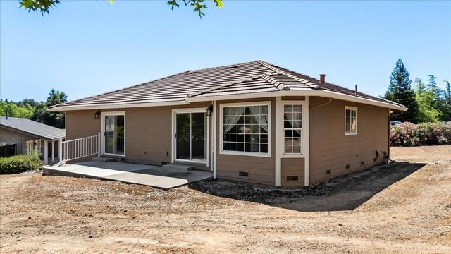 2108 Quail Ct, Valley Springs, CA 95252
