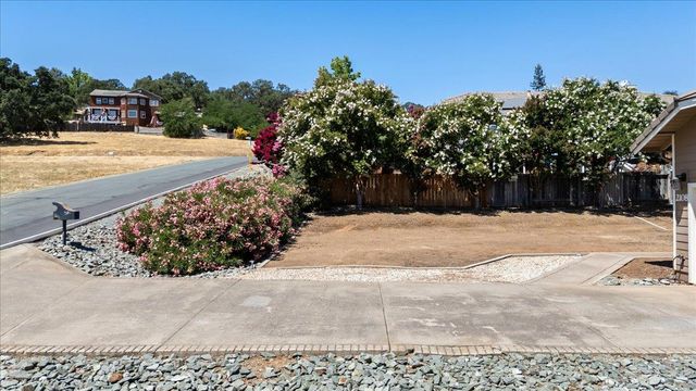 2108 Quail Ct, Valley Springs, CA 95252