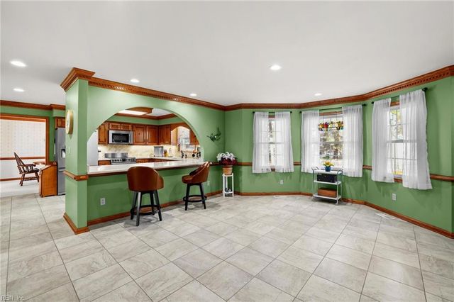 524 Warrick RD, Chesapeake, VA 23322