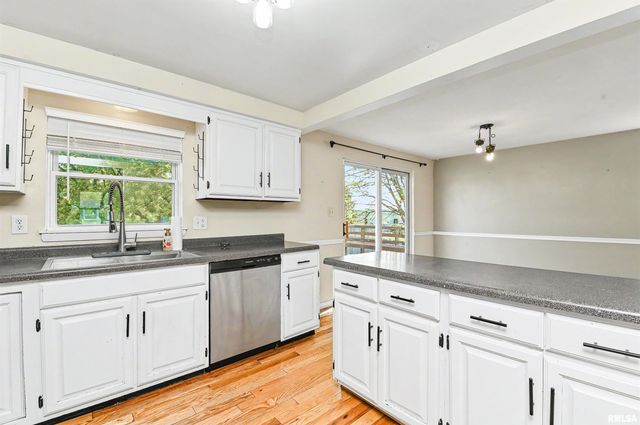 150 E OAKWOOD Street, Morton, IL 61550