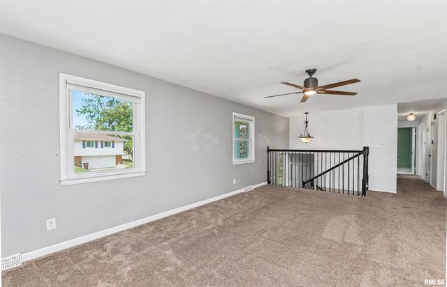 150 E OAKWOOD Street, Morton, IL 61550