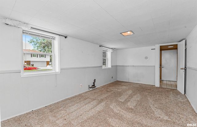 150 E OAKWOOD Street, Morton, IL 61550