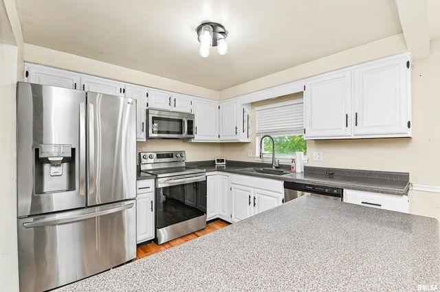 150 E OAKWOOD Street, Morton, IL 61550