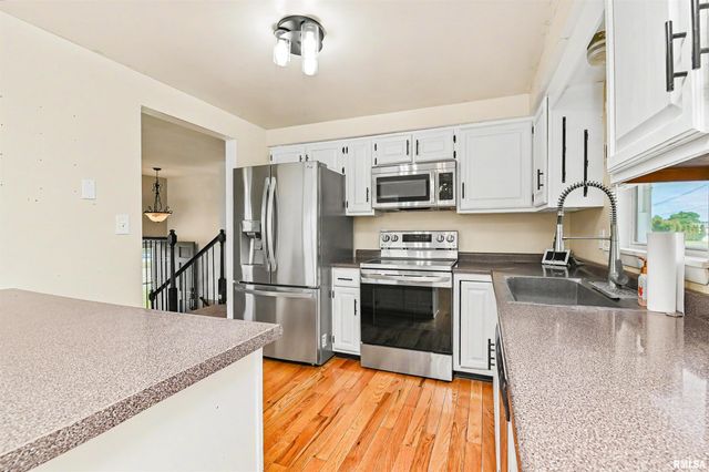 150 E OAKWOOD Street, Morton, IL 61550