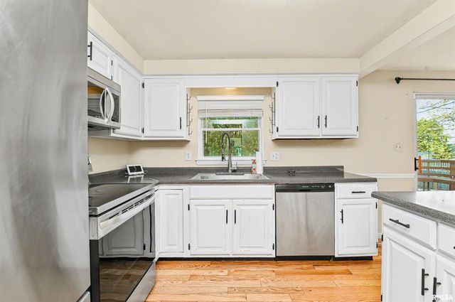 150 E OAKWOOD Street, Morton, IL 61550